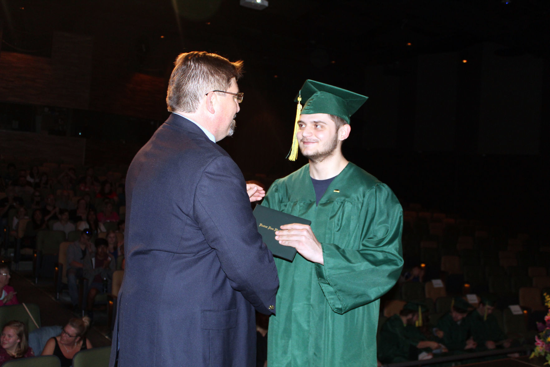 060419-ctzn-news-dsl-grad018.jpg